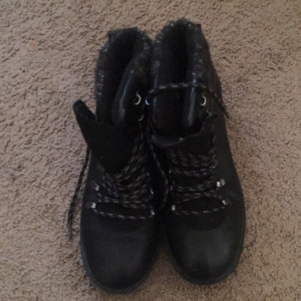 Lady black leather boots